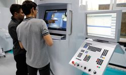 Meslek lisesi öğrencileri Dijital İkiz Atölyeleri Projesi ile riskten uzak veri temelli eğitim alıyor