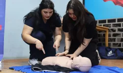 Sakarya'da öğrencilere Büyükşehir'den uygulamalı ilkyardım