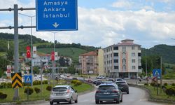 Samsun-Ankara kara yolu Havza geçişinde bayram dönüşü yoğunluk yaşanıyor