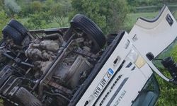 Sinop'ta kamyonun devrildiği kazada 2 kişi yaralandı