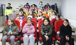 Tokat Belediyesinin yenilenen trafik eğitim parkında miniklere uygulamalı trafik eğitimi veriliyor