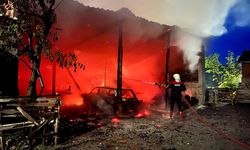 Tokat'ta çıkan yangında otomobil, garaj ve odunluk kullanılamaz hale geldi