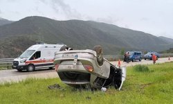 Tokat'ta devrilen otomobildeki 5 kişi yaralandı