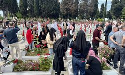 Trabzon Valisi Şahin'den şehitliğe ziyaret