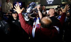 Trabzonspor taraftarları kupa şampiyonu takımlarını coşkuyla karşıladı