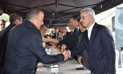 Ulaştırma ve Altyapı Bakanı Uraloğlu, Trabzon'da hemşehrileriyle bayramlaştı