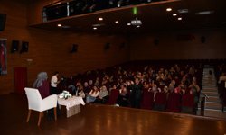 Vezirköprü'de 'Şuurlu aileler, şuurlu nesiller' söyleşisi düzenlendi