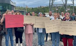 İŞÇİLER FABRİKA ÖNÜNDE TOPLANDI