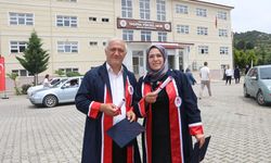 30 yıldır evli çift yüksekokuldan birlikte mezun oldu