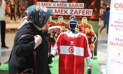 A Milli Futbol Takımı'nın formasını giyen robot CANİKMAN, kadınların üretimine destek oldu