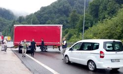Anadolu Otoyolu'nda tırdan ayrılan dorseye çarpan otomobildeki 2 kişi yaralandı
