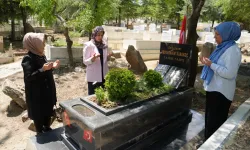 Ankara Keçiören'de Abdurrahim Karakoç'un kabri yenilendi