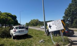 Bafra'da SUV tipi araçla otomobilin çarpıştığı kazada 2 kişi yaralandı