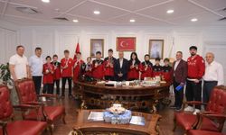 Başarılı sporcudan İlkadım Belediye Başkanı Kurnaz'a ziyaret
