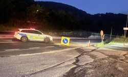 Bolu Dağı'nda askeri mühimmat yüklü olduğu değerlendirilen tır devrildi