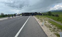 Bolu'da devrilen tırın sürücüsü yaralandı