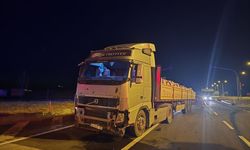 Bolu'da tırın çarptığı otomobildeki 3 kişi yaralandı