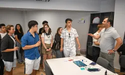 Bornovalı öğrenciler Gençlik Merkezi'nde Başkan Eşki ile buluştu
