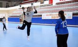 Çocukları dijital ortamdan kurtarmak için kurulan hentbol takımı, 5 yılda 6 derece elde etti