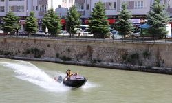 Çoruh Nehri'ndeki jetbot turlarına adrenalin tutkunları ilgi gösteriyor