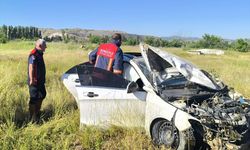 Çorum'da devrilen otomobilin sürücüsü öldü