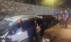 Çorum'da istinat duvarından düşen araçtaki 2 kişi yaralandı