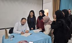 Çorum'da yazar Taha Kılınç öğrencilerle buluştu