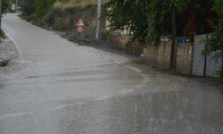 Çorum'un Dodurga ilçesinde dolu ve kuvvetli yağış hayatı olumsuz etkiledi