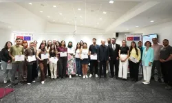 Denizli'de gençler dijital tasarım sertifikalarını aldı