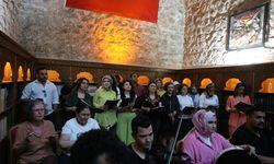Farklı meslek gruplarından oluşan koro ilk konserine hazırlanıyor