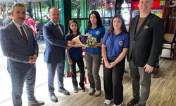 Hopa Kaymakamı Arslantürk'ten öğrenci korosuna ziyaret