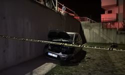 Karabük'te apartman bahçesine düşen otomobilin sürücü yaralandı