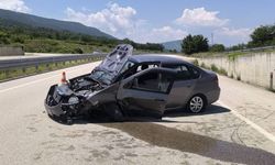 Kastamonu'da istinat duvarına çarpan otomobilde 2 kişi yaralandı