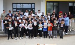 Kastamonu'da üniversiteliler köy okulundaki öğrencilerle eğlenceli ve öğretici aktiviteler yaptı
