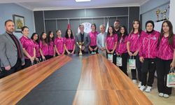 Kaymakam Şafak Gürçam Türkiye şampiyonu kriket takımını ödüllendirdi