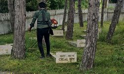 Köprübaşı Şehitliği'nde temizlik çalışması yapıldı