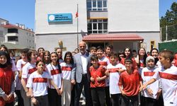 Ladik Belediye Başkanı Topal'dan mezun öğrencilere A Milli Futbol Takımı forması