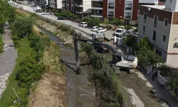 Manisa'da sulama kanalında kapsamlı temizlik