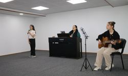 Of'ta Mikdat Sarıalioğlu Ortaokulu'nda müzik dinletisi düzenlendi