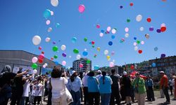 Rize'de lösemiyi yenen 9 yaşındaki çocuk için gökyüzüne balon bırakıldı