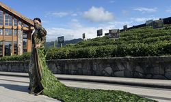 Rize'de üniversite öğrencisi çay yaprakları kullanarak kıyafet tasarladı