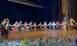 Samsun'da minik öğrenciler 'Yörelerle Dans' projesiyle farklı kültürleri sahneye yansıttı
