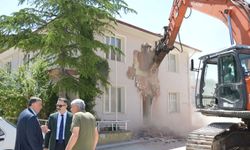 Selde zarar gören Havza İlçe Tarım ve Orman Müdürlüğü binası yıkıldı