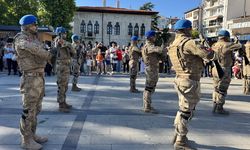 Sinop'ta komandolar yürüyüş gerçekleştirerek, tüfekli gösteri yaptı
