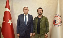 'Taşacak Bu Deniz' dizisi oyuncusu Onur Dilber'den TTSO Başkanı Çelebi'ye ziyaret