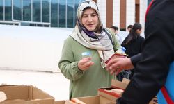 Tokat Belediyesi çocukları YKS'ye giren ailelere ikramda bulundu