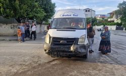Tokat'ta otomobil ile minibüsün çarpıştığı kazada 5 kişi yaralandı