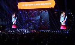 Trabzon Kültür Yolu Festivali kapsamında Demet Akalın sahne aldı