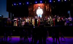 Trabzon'da öğretmenlerden oluşan 'Seksenler Doksanlar' adlı müzik grubu konser verdi