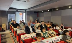 TRT Mobil Sinema Tırı Niksar'da çocuklarla buluştu